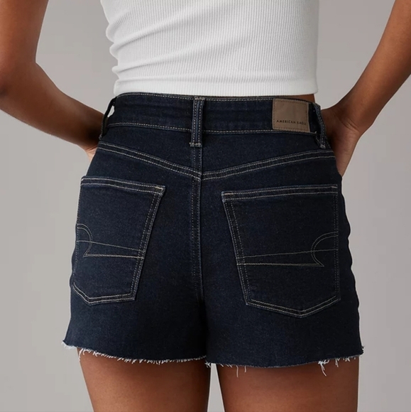 American Eagle Stretch Crossover Waist Denim Mom ShortAn ultra-high - Picture 2 of 3